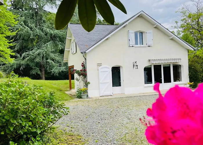 L\'Oree Des Roses, Hebergement De Vacances Avec Jardin Et Piscine