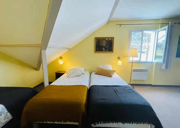 L\'Oree Des Roses, Hebergement De Vacances Avec Jardin Et Piscine