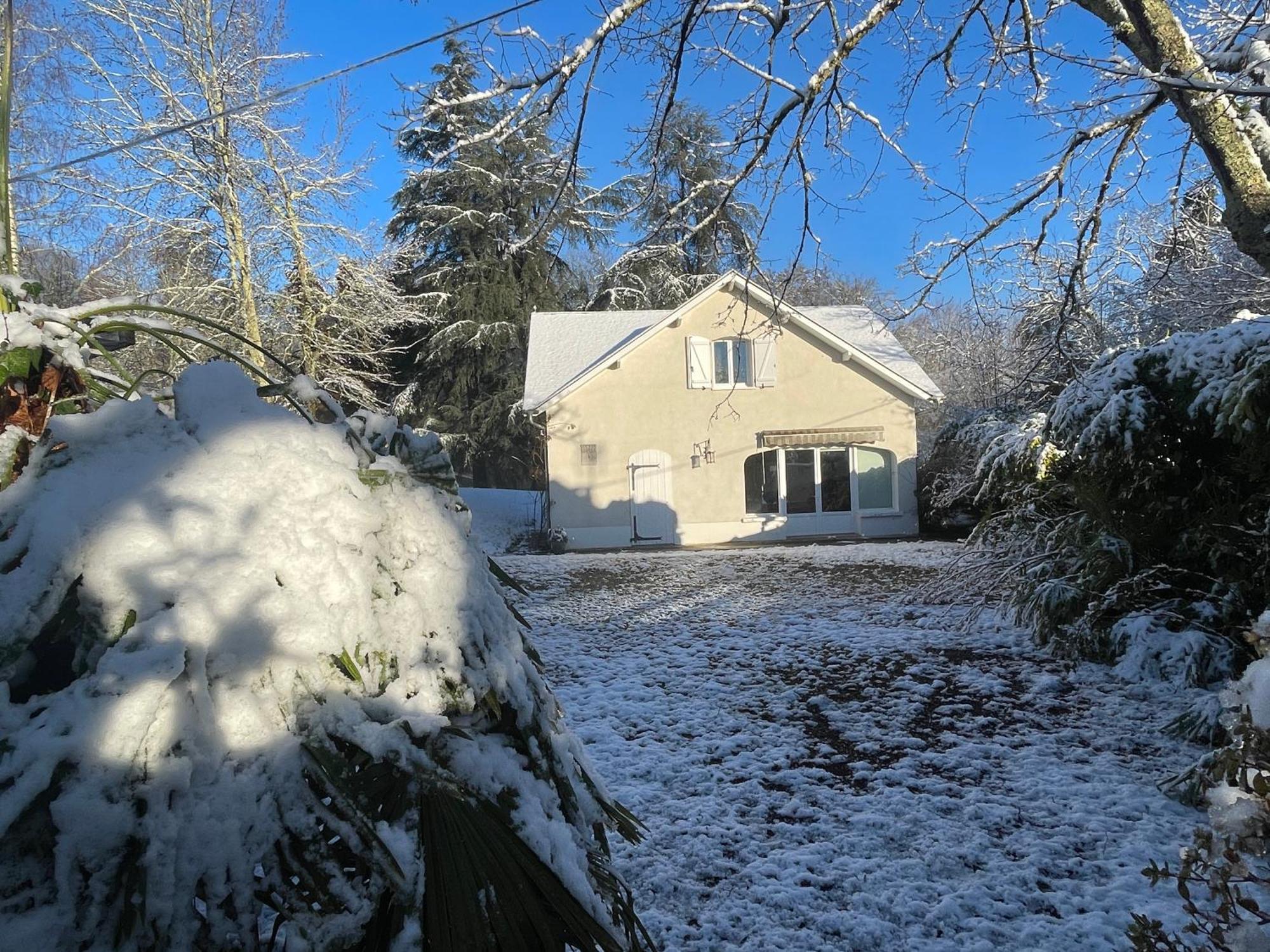L'oree Des Roses, De Avec Jardin Et Piscine Holiday home *